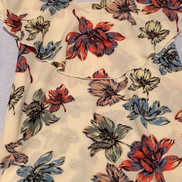 Cute top - Picture 2 of 3